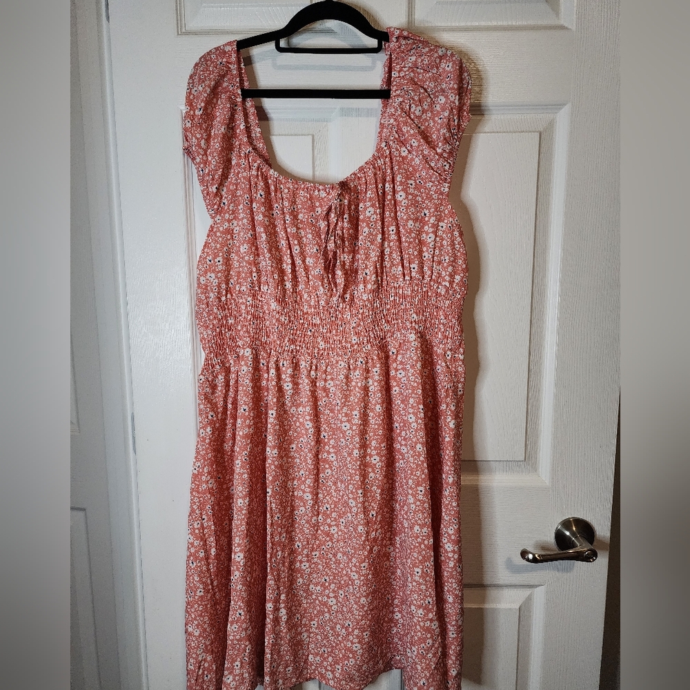 Women's 4XL NWOT Coral & White Floral Dress‎